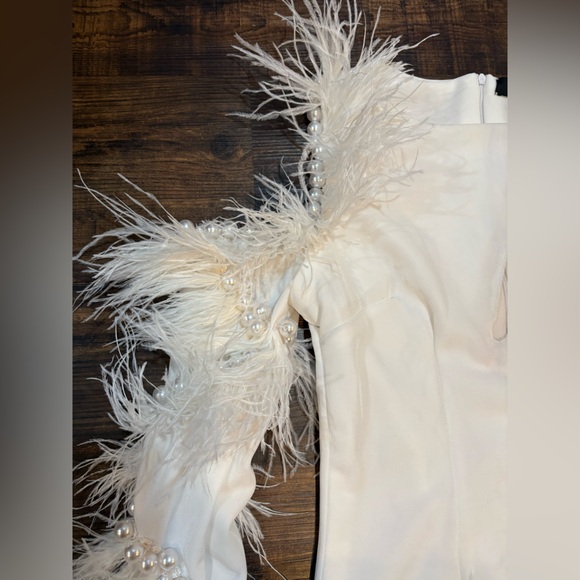 Dejzi White Feathered Long Sleeve Dress - Picture 3 of 9